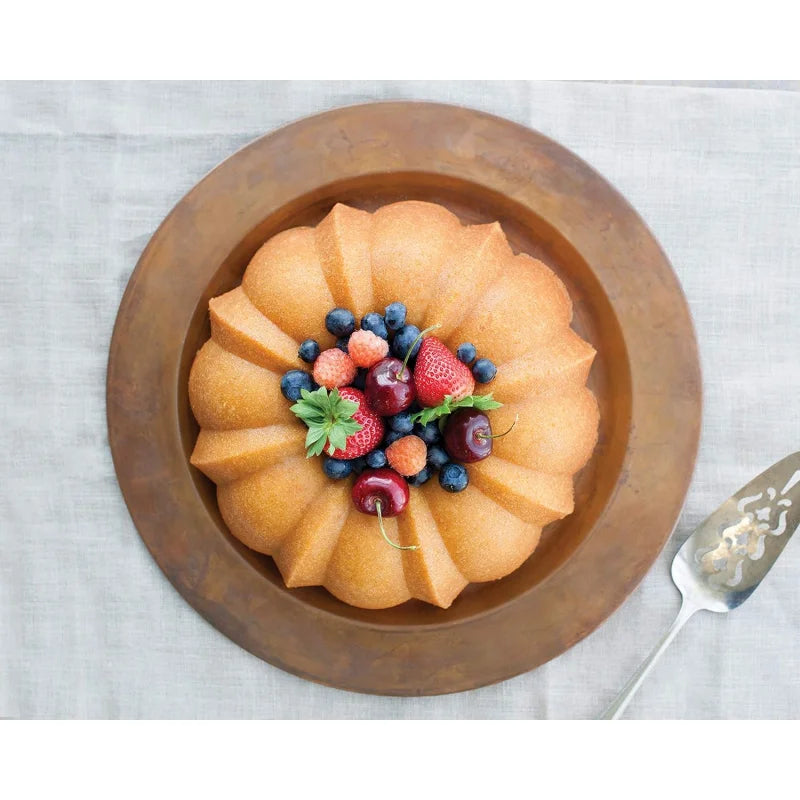 Bundt Pan and Translucent Bundt Cake Keeper