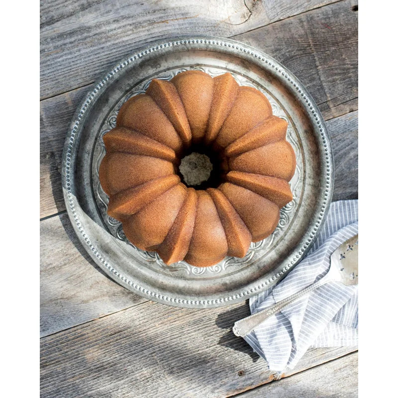 Pro Cast Bundt Pan Bakeware, 12 Cup, Bronze